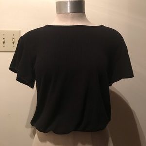 Black cropped tee